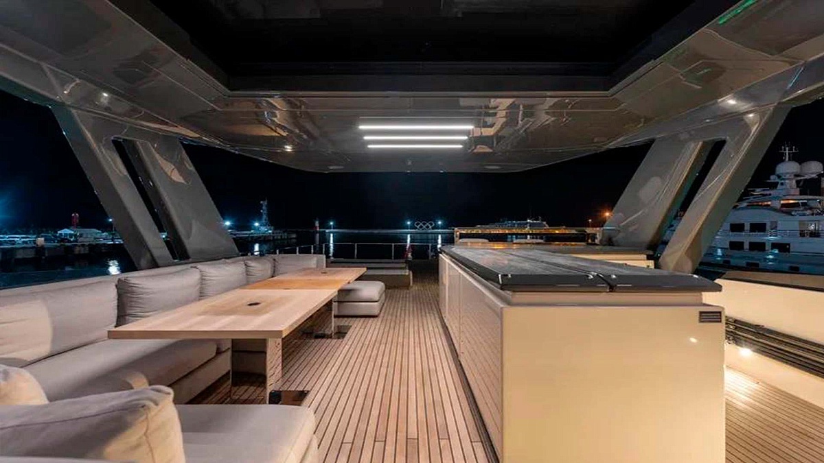 Аренда мегаяхты FERRETTI 920 Lady F в Сочи
